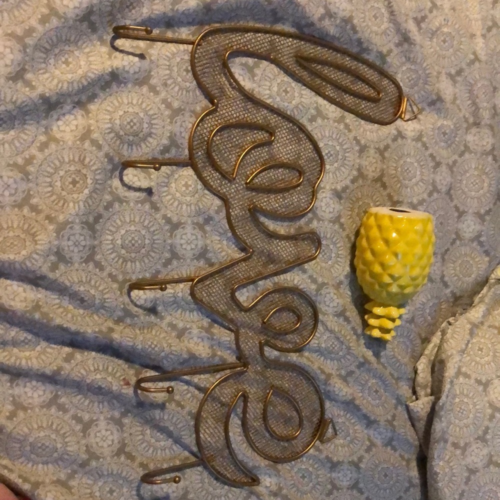 I’m selling a love sign to hang on your wall